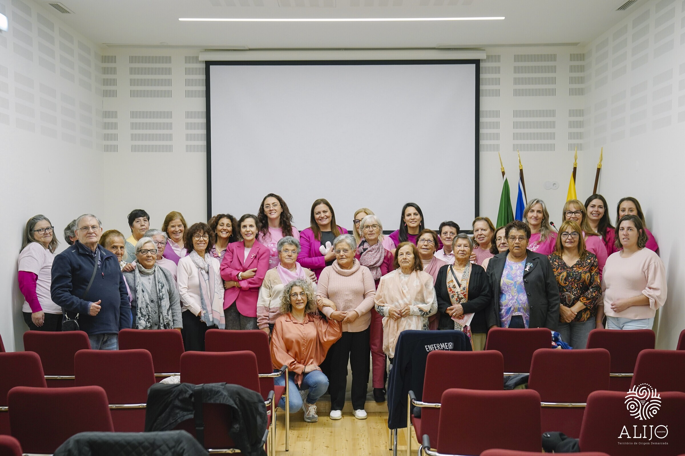 Outubro Rosa: Município promoveu iniciativa de sensibilização para a prevenção e diagnóstico prec...