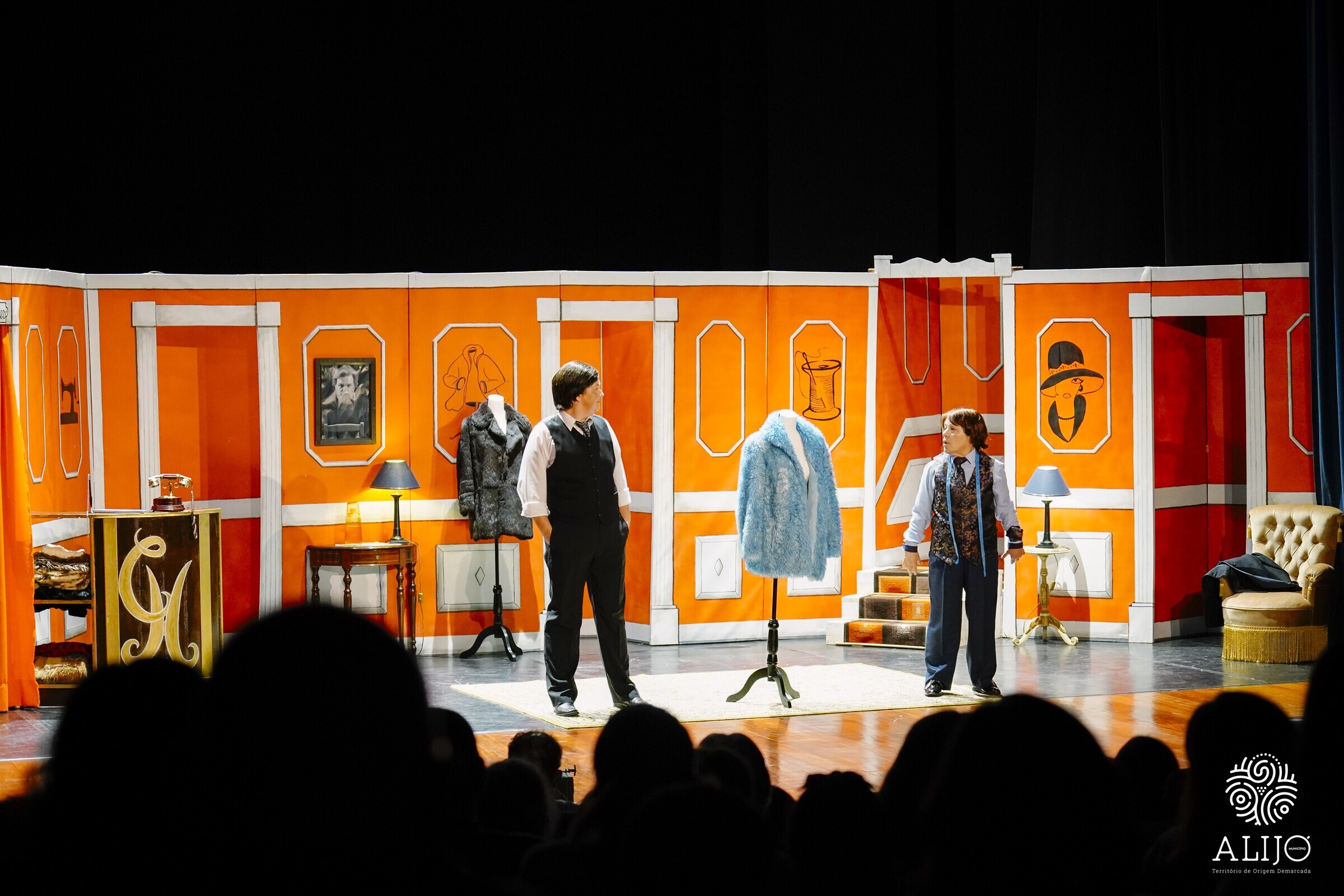 Teatro Auditório Municipal proporcionou noite repleta de risos