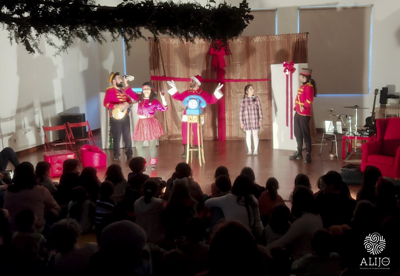 “Os Brincadores”: Pais e crianças ouviram “Historinhas de Natal”