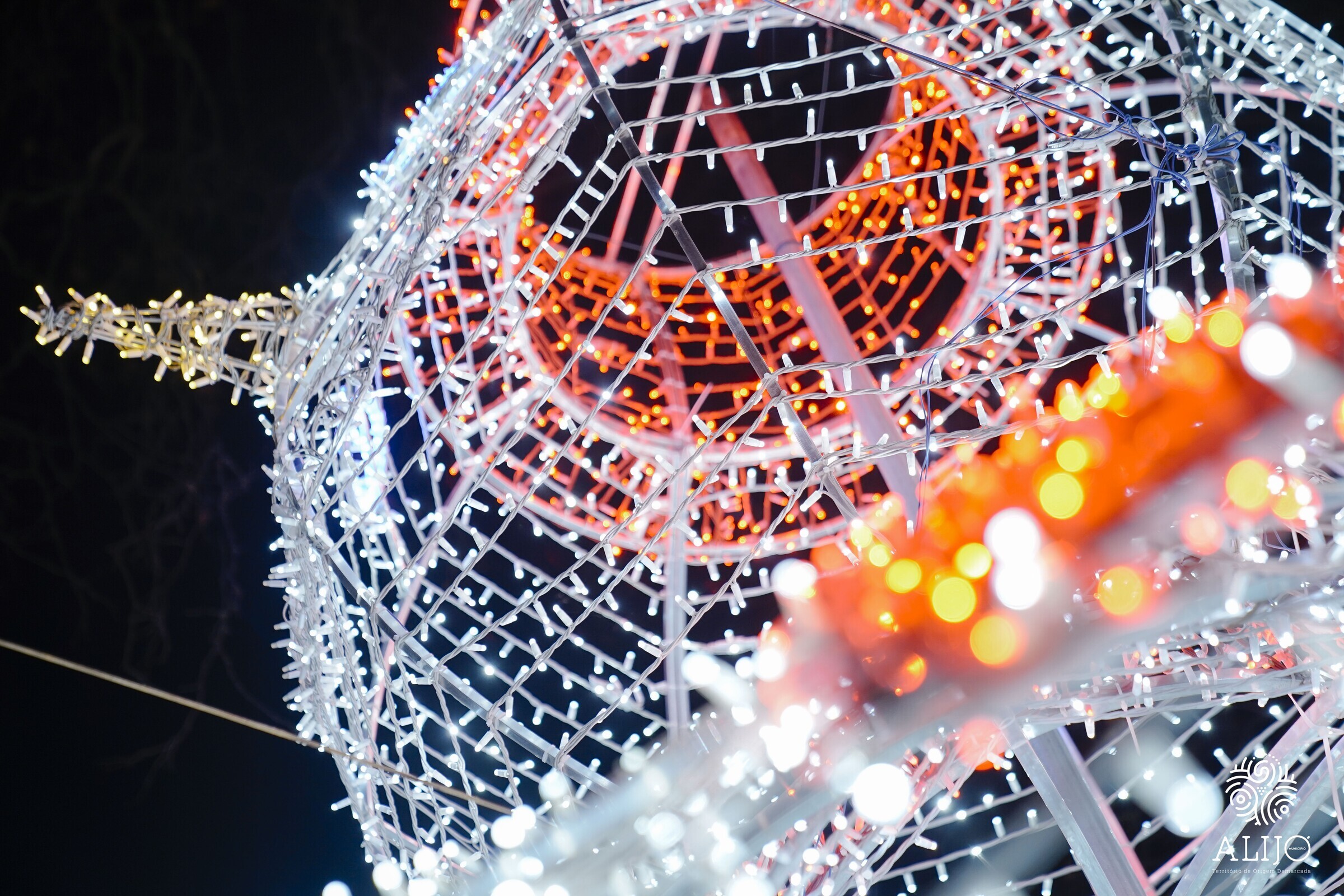 Ruas de Alijó iluminam-se para celebrar a época natalícia