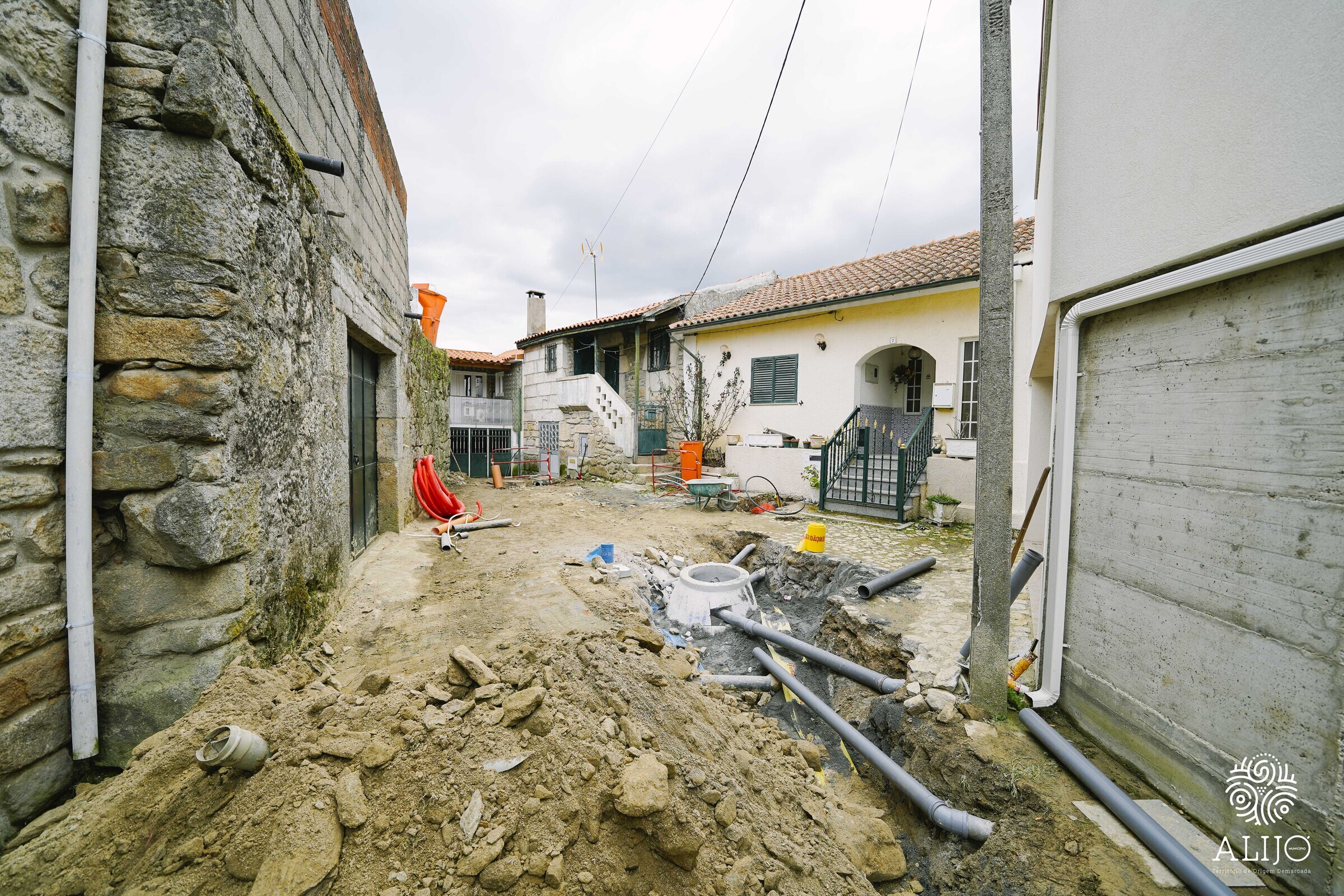 Câmara renova saneamento e requalifica bairro das Padarias, em Favaios