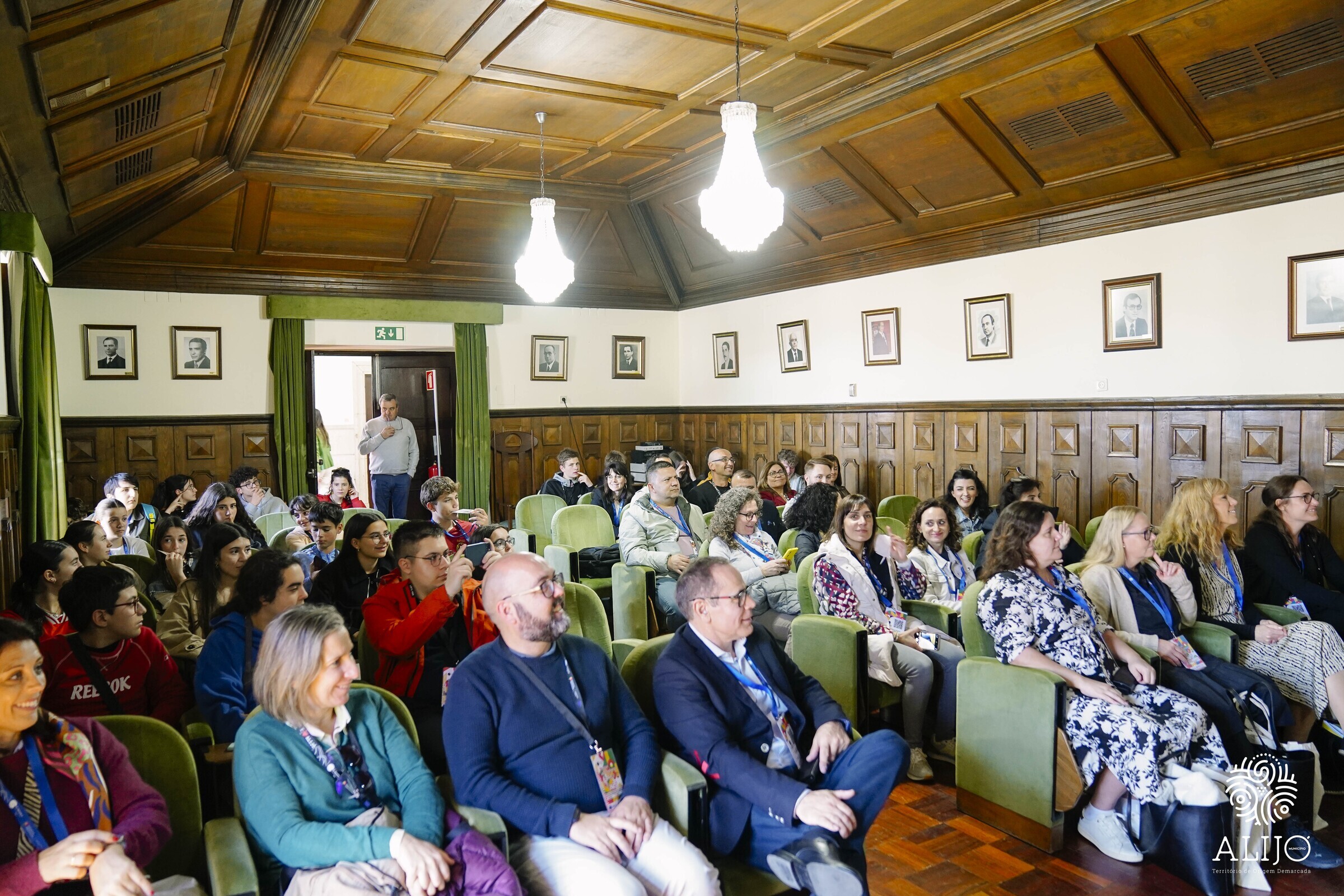 Comitiva de alunos e professores Erasmus+ recebida nos Paços do Concelho