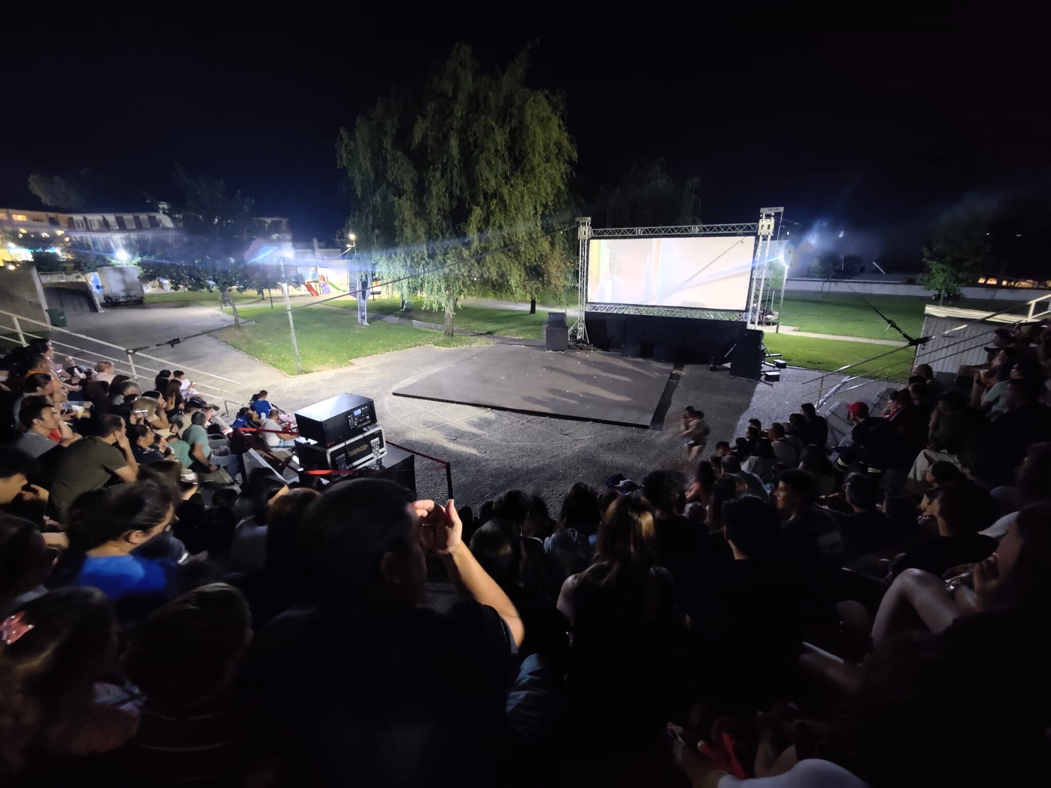 Cinema ao ar livre fez as delícias de miúdos e graúdos